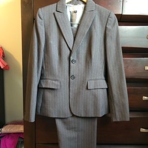 Tahari ladies suit